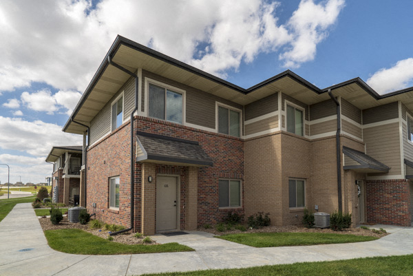 Exterior view of private entrances at The Villas at Falling Waters townhomes for rent in west Omaha NE
