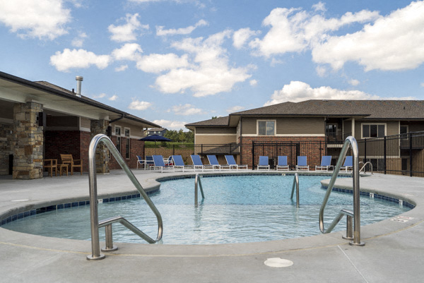 Resort-style pool with shallow soaking area at The Villas at Falling Waters townhomes for rent in west Omaha NE