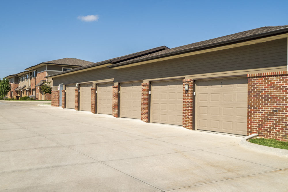 Rentable detached garages at Villas of Omaha in northwest Omaha NE 68116
