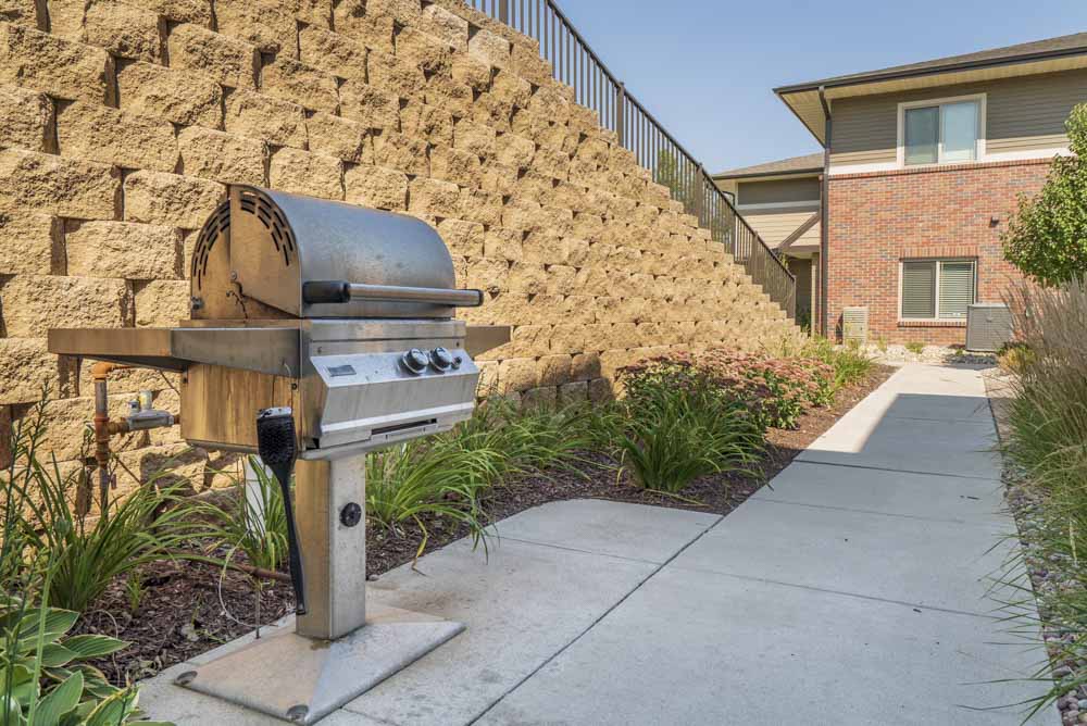 Outdoor grill at Villas of Omaha townhome apartments in northwest Omaha NE 68116