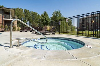 Hot tub at Villas of Omaha in northwest Omaha NE 68116 - Photo Gallery 49