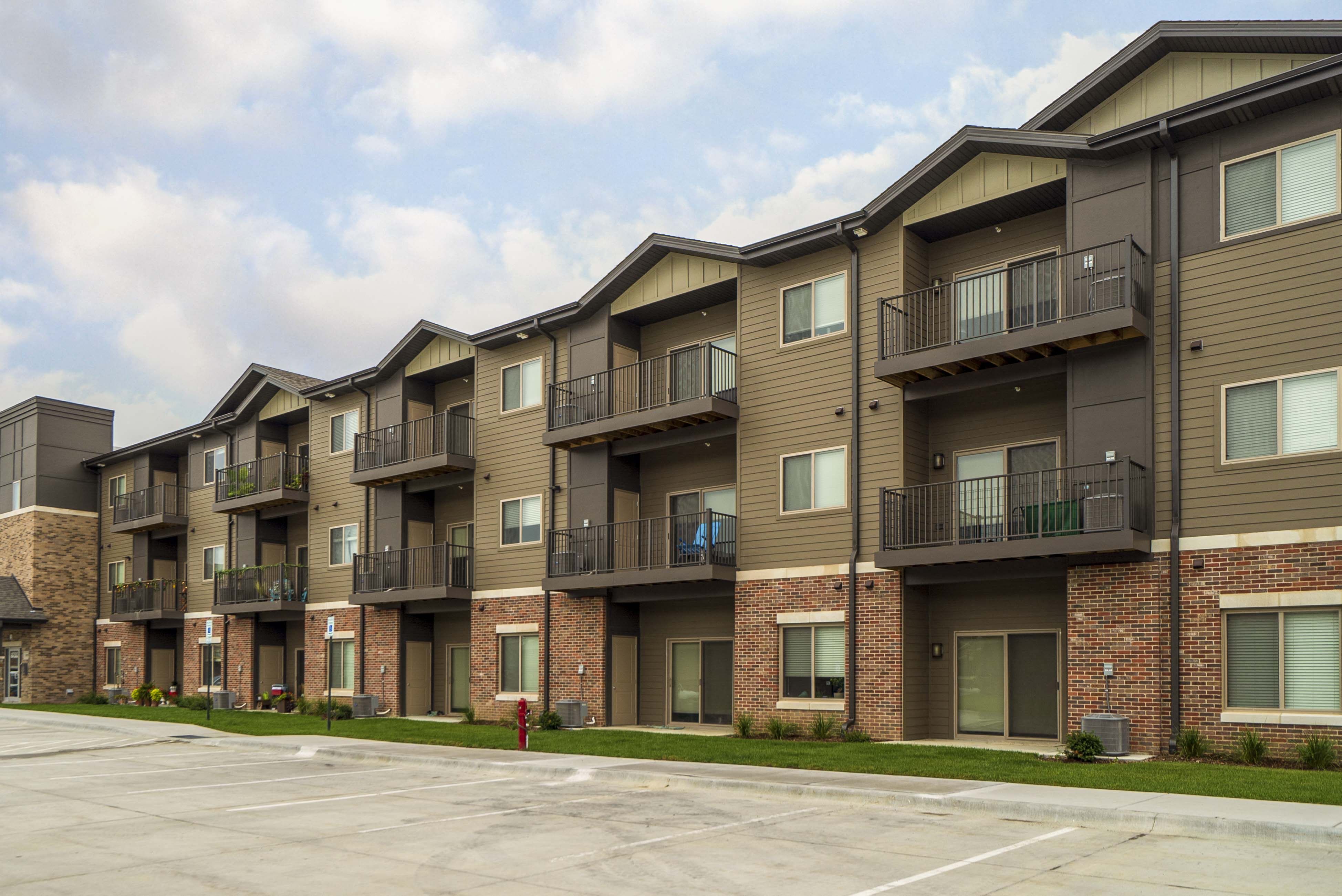 Exterior - WH Flats new luxury apartments in south Lincoln NE 68516