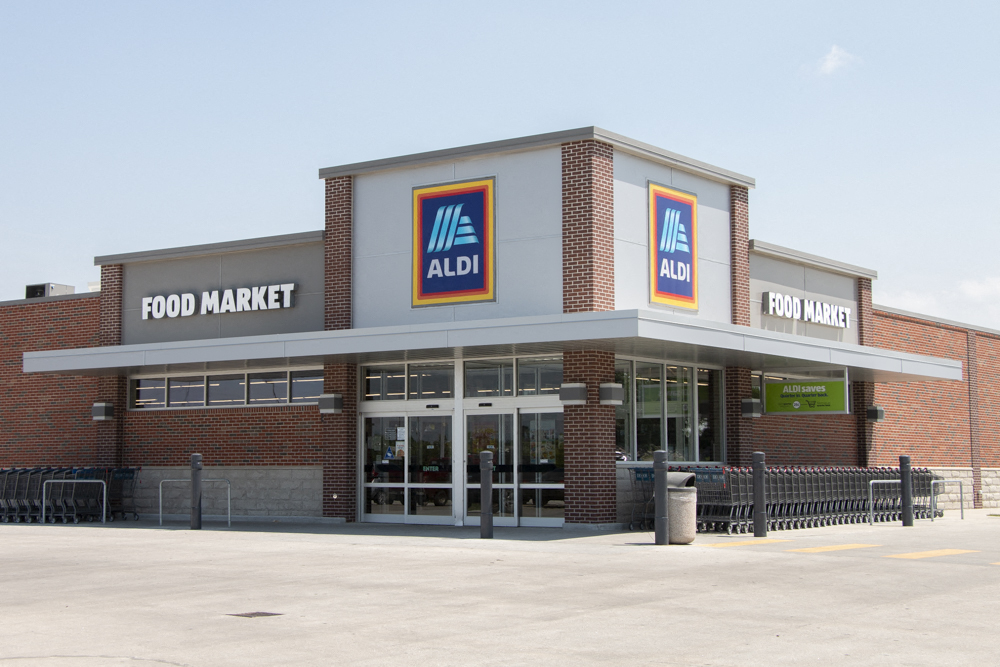Aldi grocery store near WH Flats luxury apartments in south Lincoln NE 68516