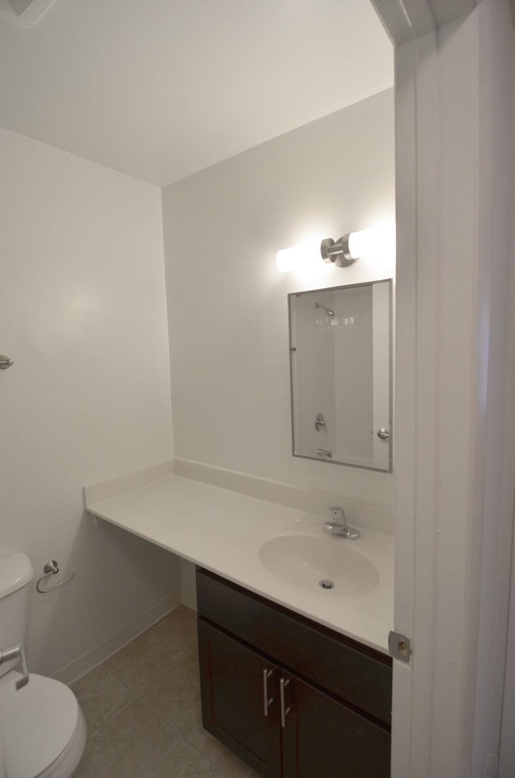 this is a photo of the bathroom of a 1 bedroom apartment at deer hill apartments in c