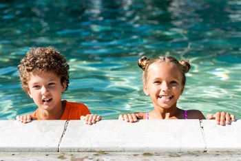 kids in swimming pool - Photo Gallery 6