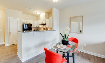 Kitchen/dining area - Photo Gallery 5