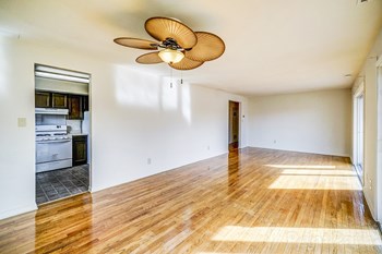 Living room with large windows Living room with large windows - Photo Gallery 5