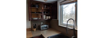 GUARANTEED LEASE AUGUST-AUGUST 26/27: 1550 Room 1