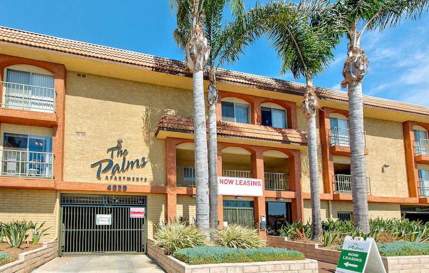 Exterior picture of The Palms Apartments in Hawthorne Los Angeles California. - Photo Gallery 1