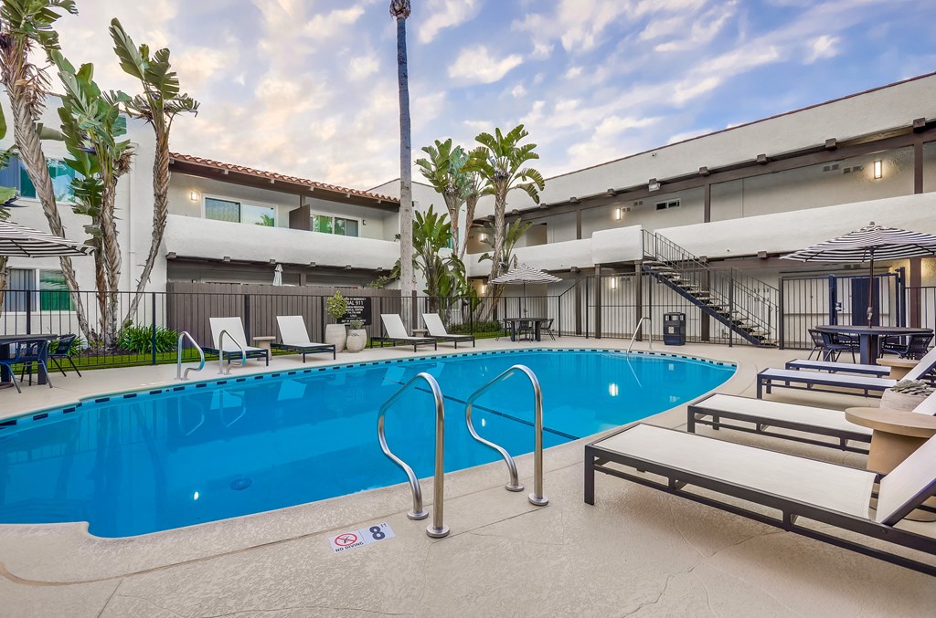 VIVA Apartment Homes