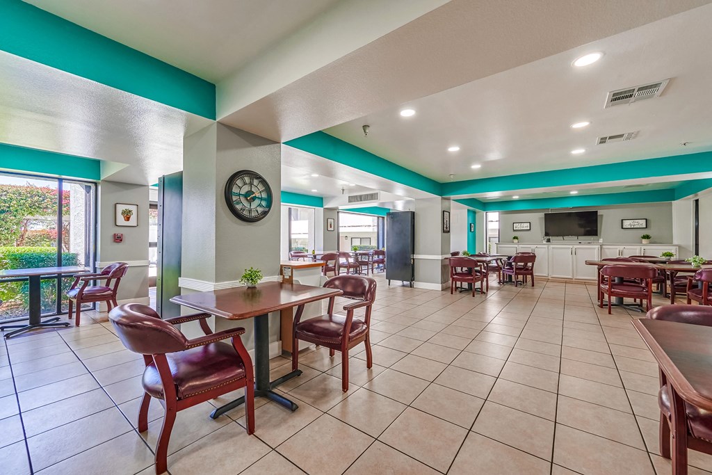 a restaurant or other place to eat at days inn & suites by wyndham l