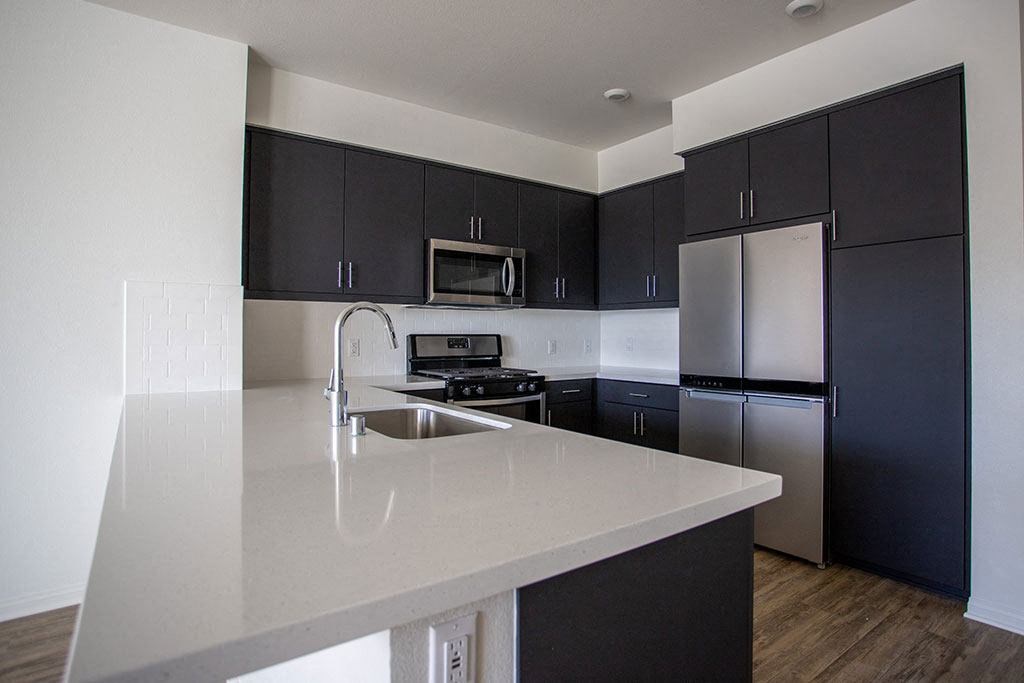 Kitchen Bar With Granite Counter Top at Citron Apartment Homes, Riverside, CA