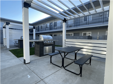 Courtyard La Pat Apartments in Westminster California