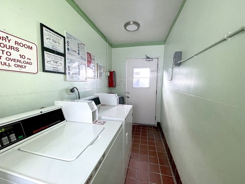 Palmwood Gardens Apartment Homes in Garden Grove, California featuring 2 bedrooms and swimming pool.