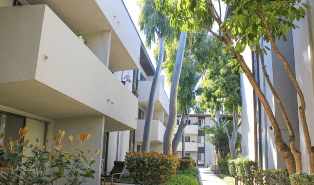 Paradise Gardens Apartments in Long Beach California