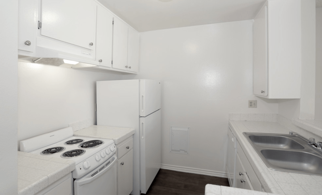 Paradise Gardens Apartments in Long Beach California