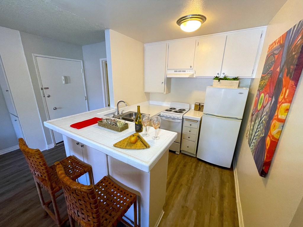 Spacious Studio Apartment in Paradise Gardens at Long Beach California.