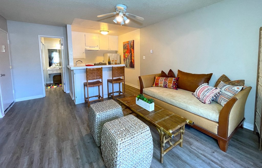 Spacious Studio Apartment in Paradise Gardens at Long Beach California.