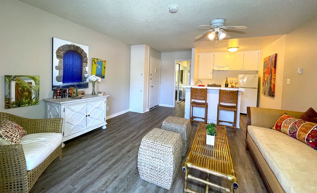 Spacious Studio Apartment in Paradise Gardens at Long Beach California.