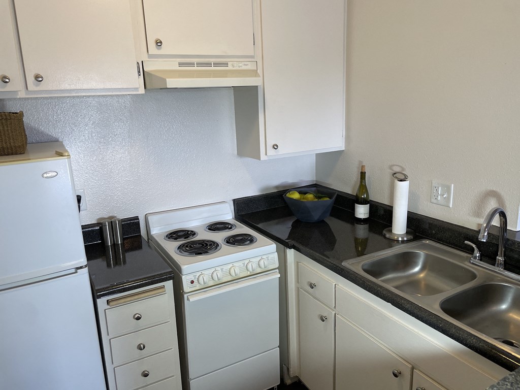 Spacious Studio Apartment in Paradise Gardens at Long Beach California.