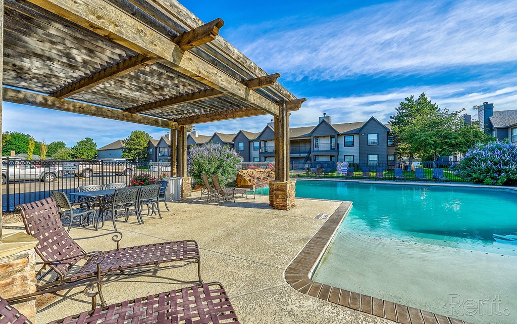 the pool at the reserve apartments