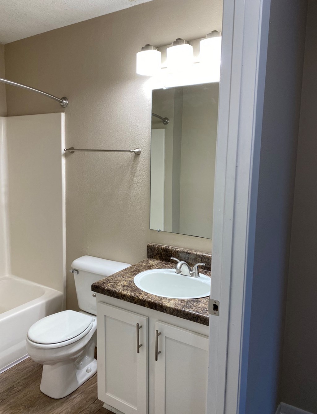 BayOak Apartments Bathroom - Upgrade