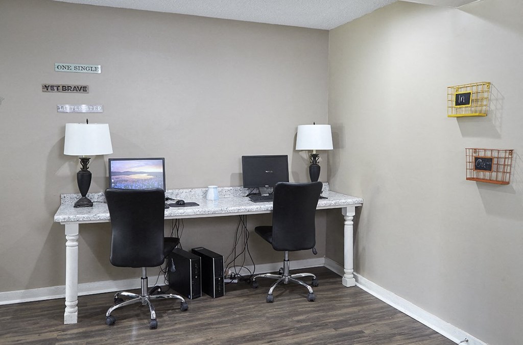 Park Meadows Apartments Kansas City MO Business Center