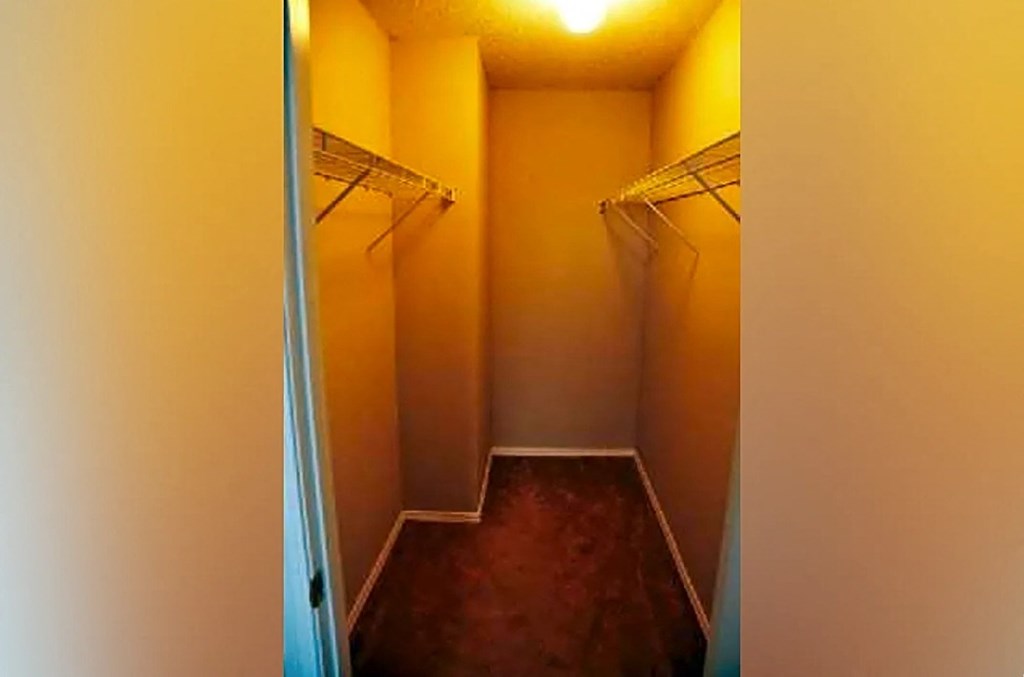 Village Square of Hot Springs Walk In Closet