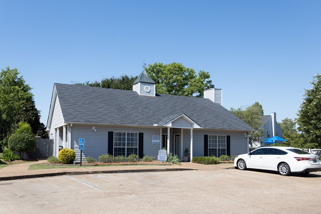 Cottonwood Apartments Greenville, MS Leasing Office II