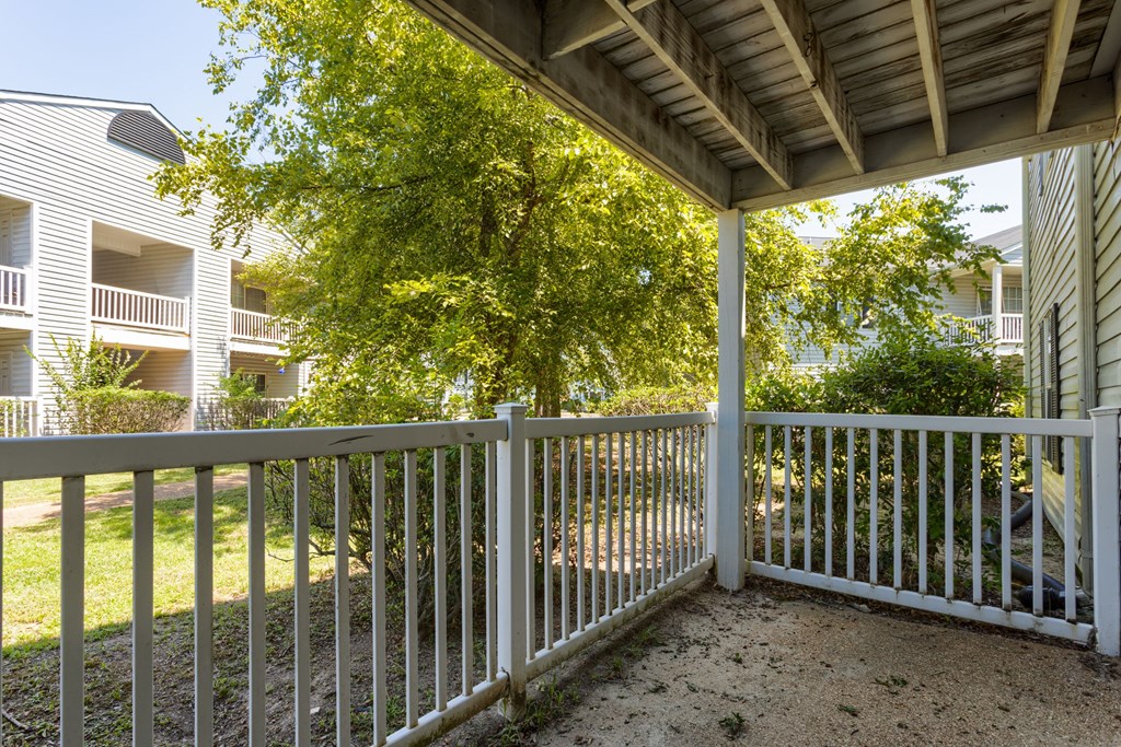 Cottonwood Apartments Greenville, MS Balcony