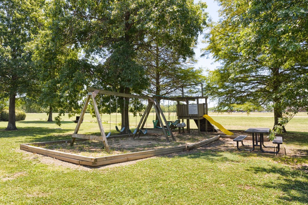Cottonwood Apartments Greenville, MS Playground