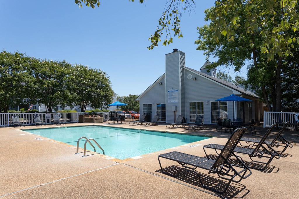 Cottonwood Apartments Greenville, MS Swimming Pool