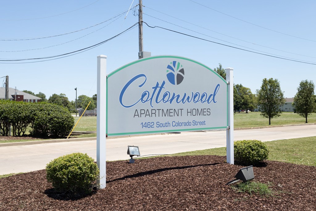 Cottonwood Apartments Greenville, MS Apartment Sign