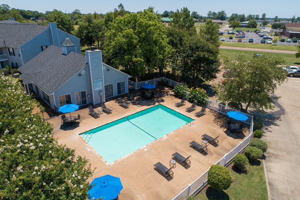 Cottonwood Apartments Greenville, MS Pool