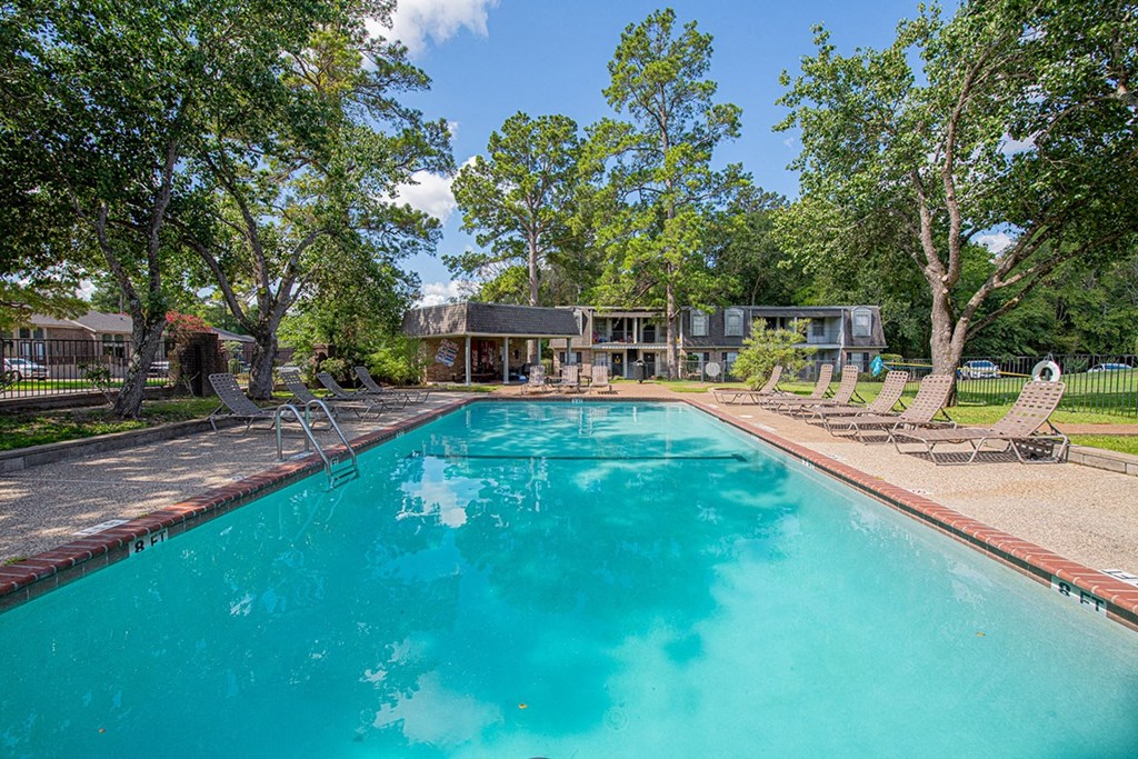 Deer Wood Apartments Pool II