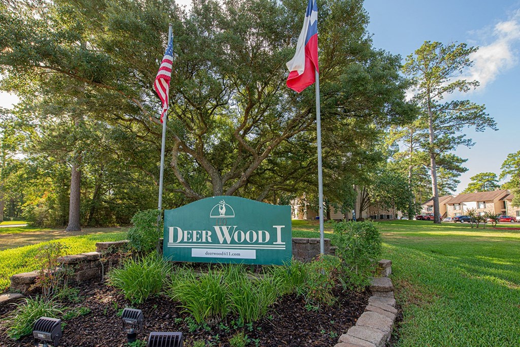 Deer Wood Apartments Entrance Sign