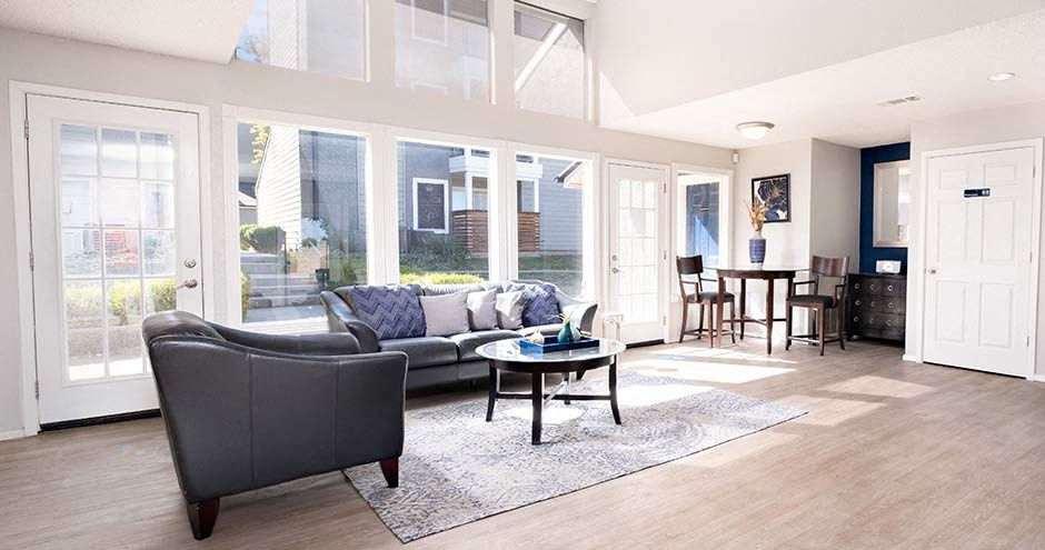 Huntington Pointe Leasing Office Seating Area