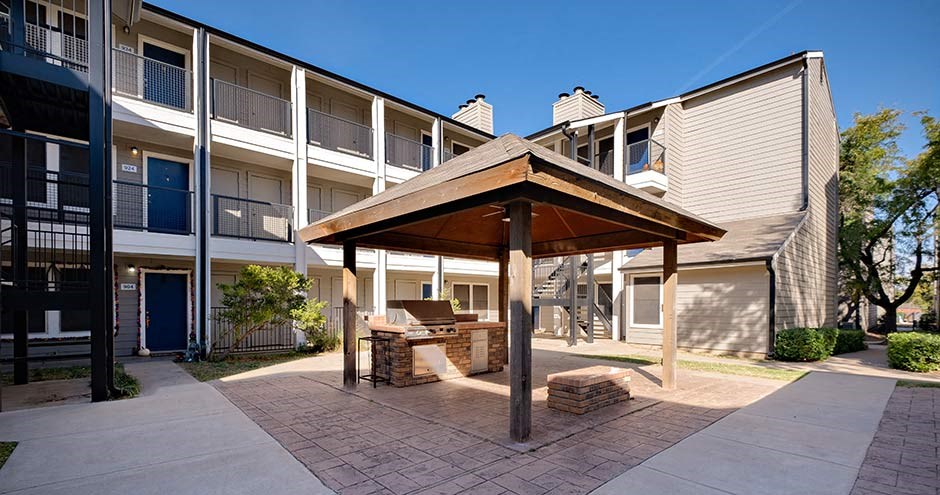 Huntington Pointe Outdoor Grill