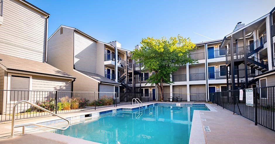 Huntington Pointe Swimming Pool