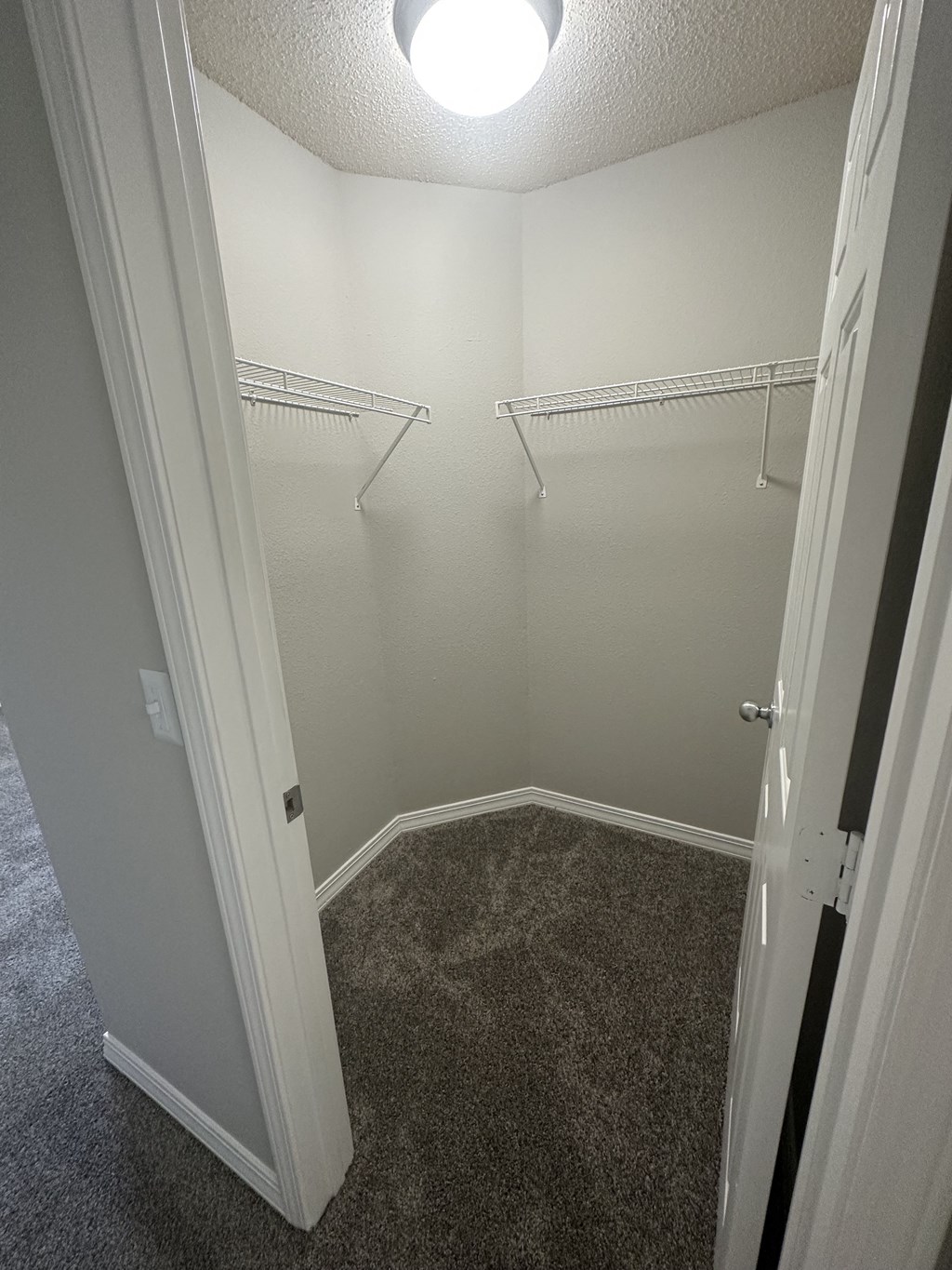 a small room with a carpeted floor