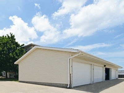 Oakbrook Court Garages