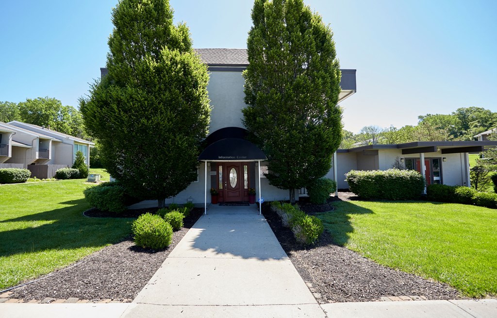 Park Meadows Apartments Kansas City MO Leasing Exterior