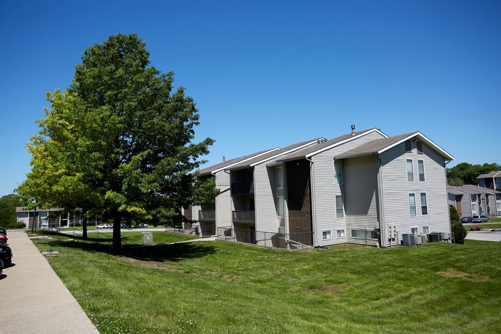Park Meadows Apartments Kansas City MO Building Exterior