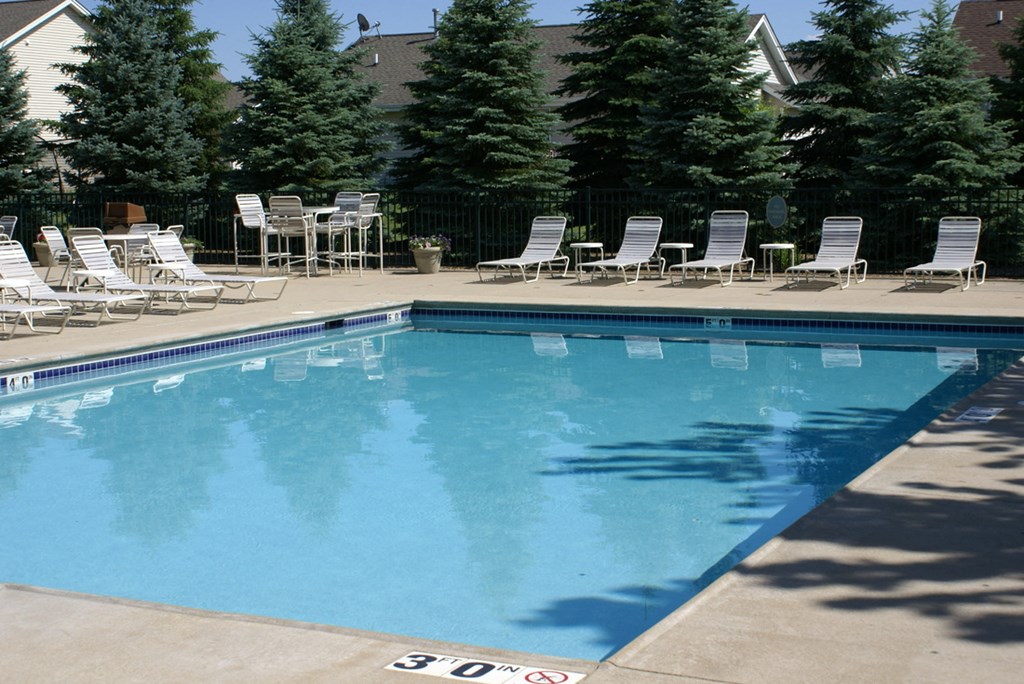Pembrook Place Apartments Rockford, IL Swimming Pool II