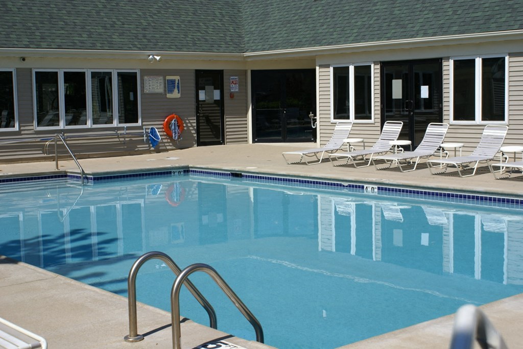 Pembrook Place Apartments Swimming Pool