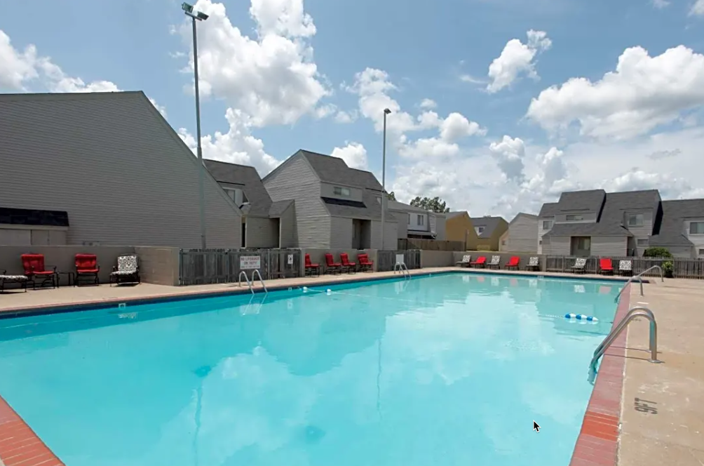Sturbridge Townhouses Pool