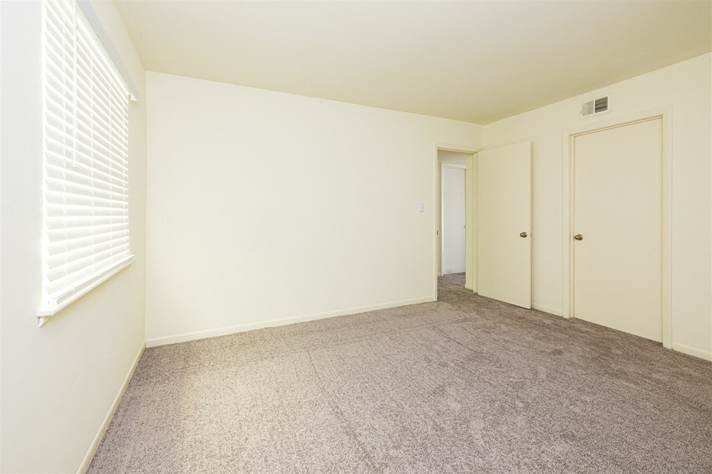 Woodscape Apartments Upgraded Bedroom V