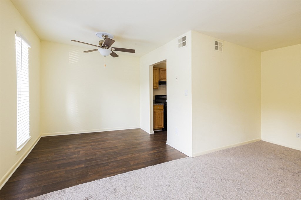 Woodcape Apartments Upgraded Dining Room