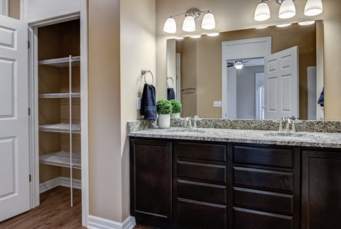 Pembrook Place Townhomes - Charleston Floor Plan Main Bathroom