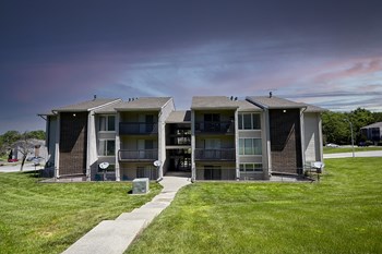 Park Meadows Apartments Kansas City MO Exterior Sunset - Photo Gallery 4